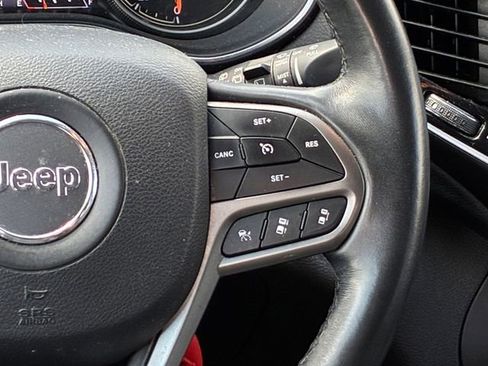 Used 2019 Jeep Cherokee Limited w/ Luxury Group AWD/4WD image 22