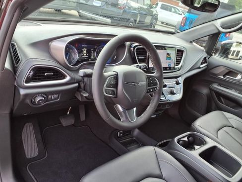New 2026 Chrysler Pacifica Select image 7