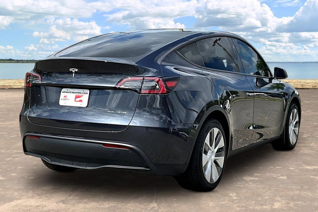 Used 2024 Tesla Model Y Long Range AWD/4WD image 4