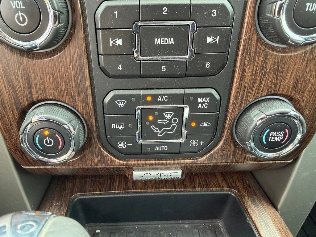 Used 2014 Ford F150 Lariat w/ Equipment Group 502A Luxury AWD/4WD image 11
