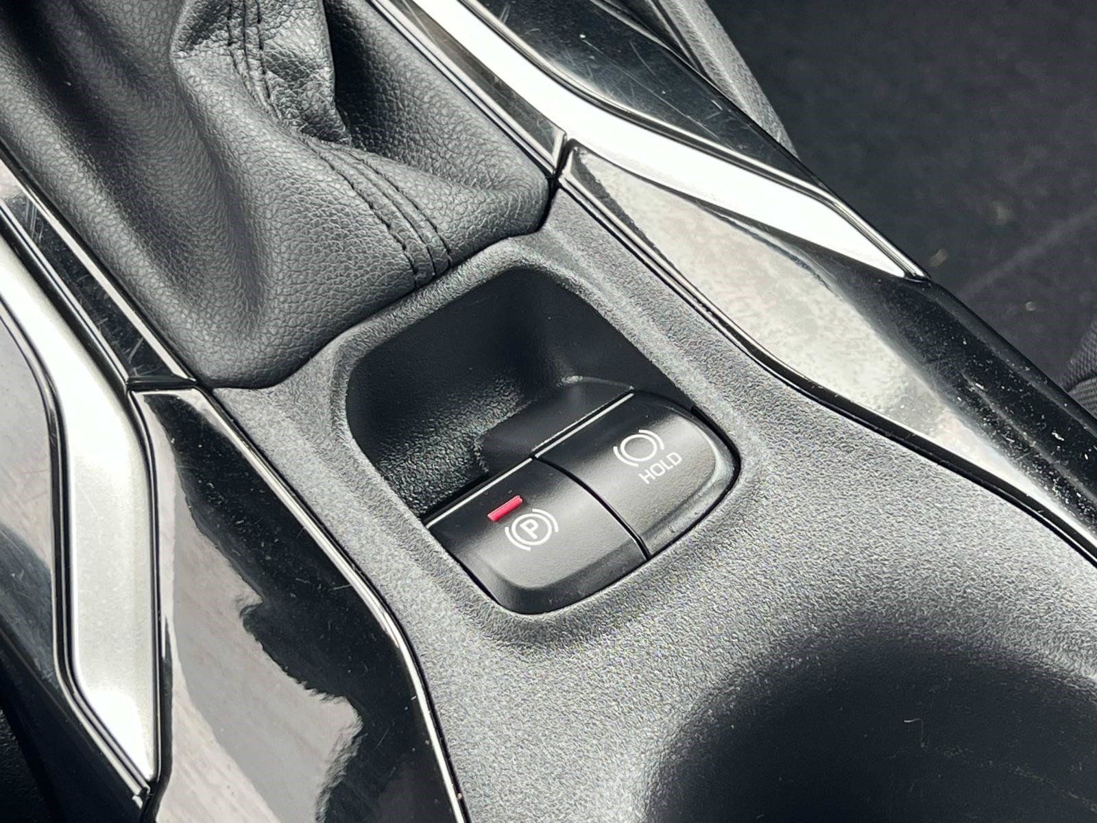 Used 2020 Toyota Corolla LE FWD image 33