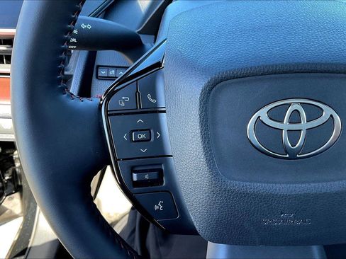 Certified 2025 Toyota Prius SE image 17