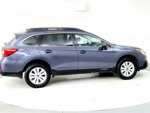Used 2017 Subaru Outback 2.5i Premium AWD/4WD image 6