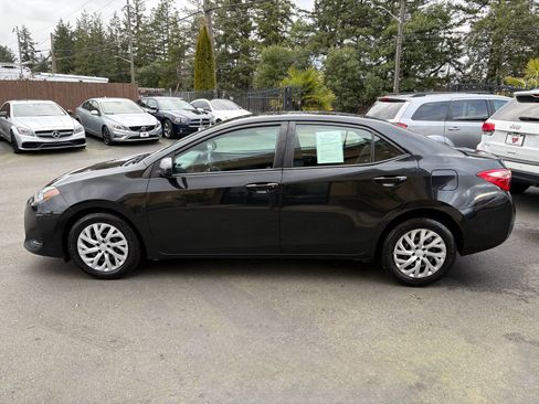 Used 2018 Toyota Corolla LE image 4