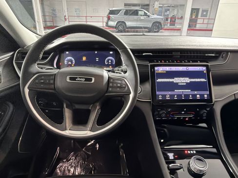 Used 2023 Jeep Grand Cherokee L Limited image 16