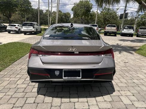 Used 2025 Hyundai Elantra SEL FWD image 37
