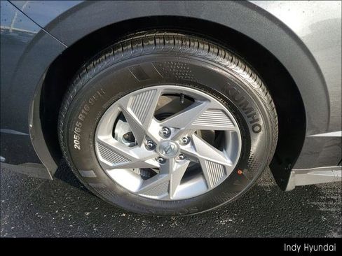 Certified 2025 Hyundai Sonata SE image 17