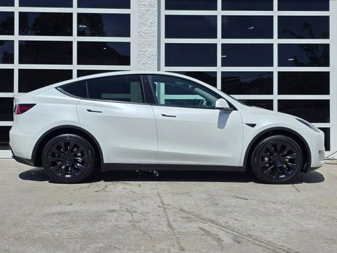 Used 2021 Tesla Model Y Long Range image 3