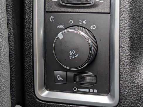Used 2018 RAM 1500 Big Horn AWD/4WD image 34