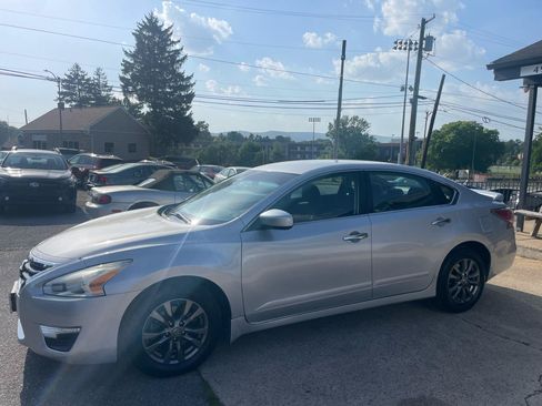 Used 2015 Nissan Altima 2.5 S w/ Special Edition Package FWD image 7