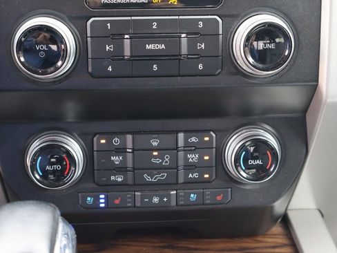Used 2020 Ford F150 Lariat w/ Equipment Group 502A Luxury AWD/4WD image 17