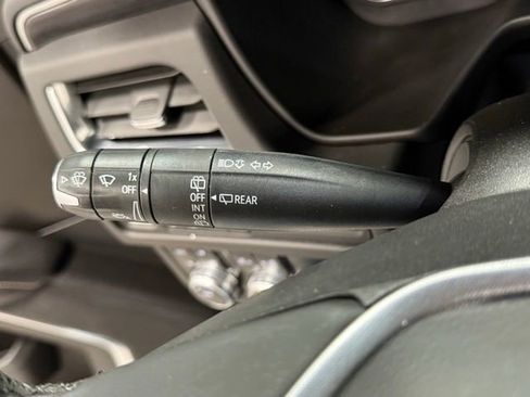 Used 2023 GMC Yukon XL SLT w/ SLT Luxury Package image 21