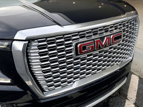 Used 2023 GMC Yukon XL Denali image 29