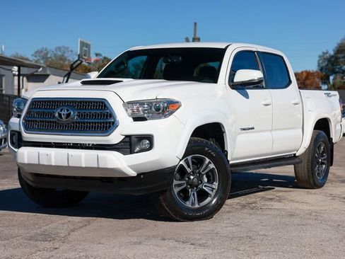Used 2017 Toyota Tacoma TRD Sport w/ Tow Package image 1