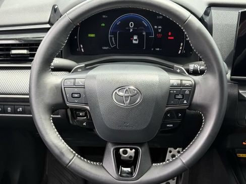 Used 2025 Toyota Camry LE FWD image 11