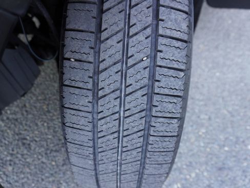 Used 2015 Nissan NV200 SV w/ Technology Package image 32