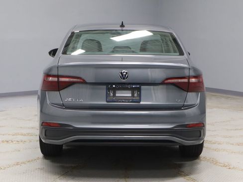 Used 2024 Volkswagen Jetta SE FWD image 9
