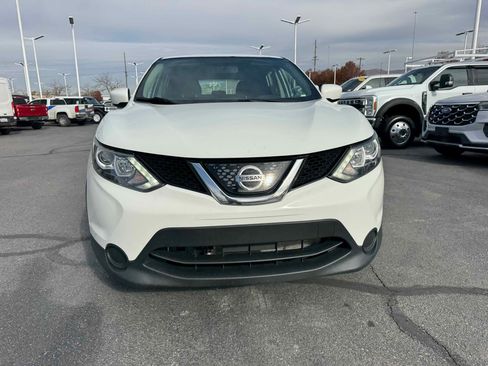 Used 2018 Nissan Rogue Sport S image 12