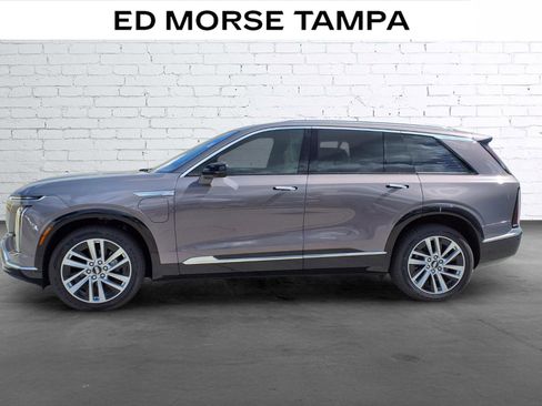 Used 2026 Cadillac Vistiq Luxury image 2