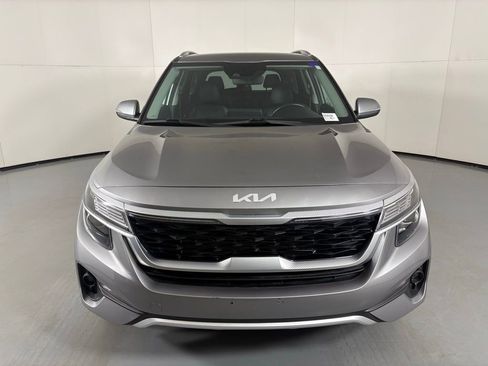 Used 2022 Kia Seltos EX image 3