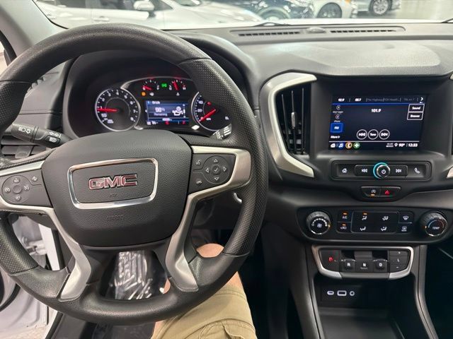 Used 2024 GMC Terrain SLE AWD/4WD image 16