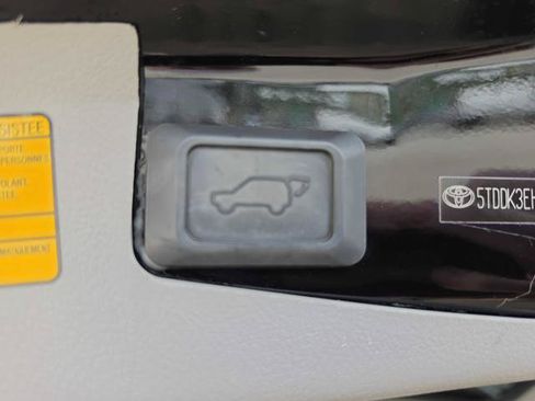 Used 2013 Toyota Highlander Limited AWD/4WD image 16