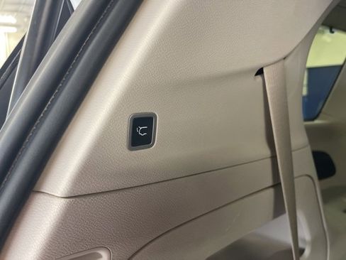 Used 2022 Chrysler Pacifica Touring-L image 41