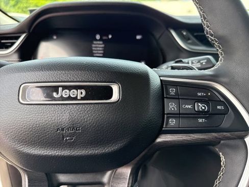 Used 2023 Jeep Grand Cherokee Limited w/ Luxury Tech Group II AWD/4WD image 36