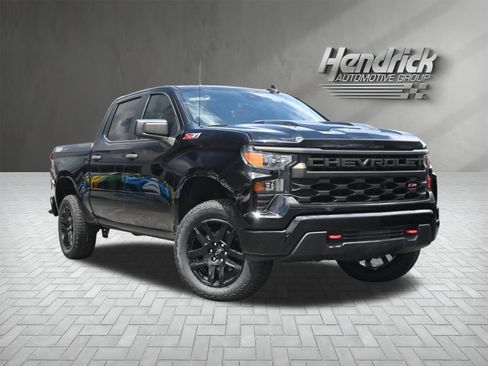 Used 2022 Chevrolet Silverado 1500 Custom Trail Boss AWD/4WD image 2