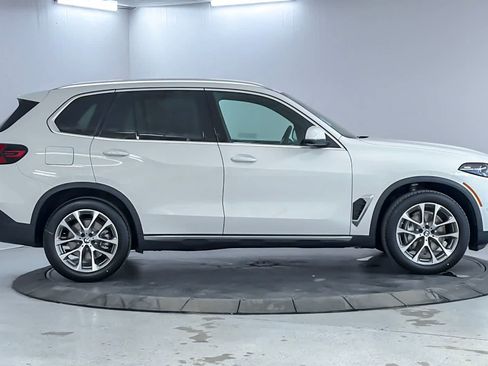 New 2026 BMW X5 xDrive40i w/ Climate Comfort Package AWD/4WD image 8