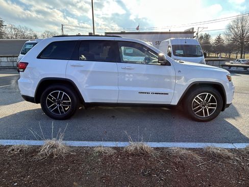 Used 2020 Jeep Grand Cherokee Trailhawk AWD/4WD image 13