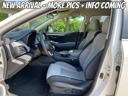Used 2023 Subaru Outback Premium AWD/4WD image 3