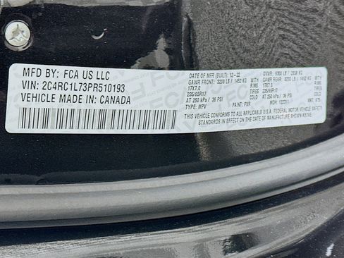 Used 2023 Chrysler Pacifica Touring-L FWD image 12