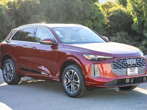 New 2025 Audi Q5 Premium image 3