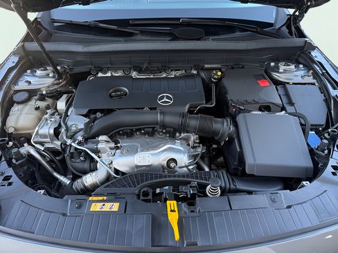 Used 2022 Mercedes-Benz GLB 250 4MATIC w/ Premium Package Lite image 28