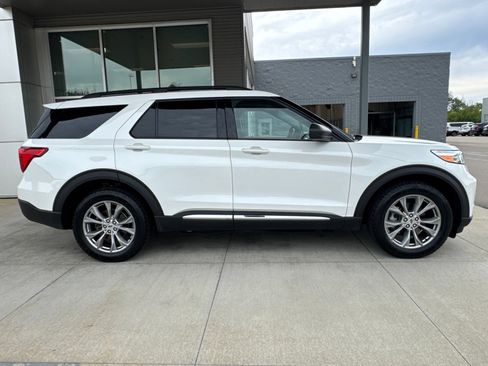 Certified 2023 Ford Explorer XLT w/ Equipment Group 202A AWD/4WD image 9