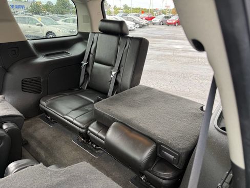 Used 2010 Cadillac Escalade Luxury image 19