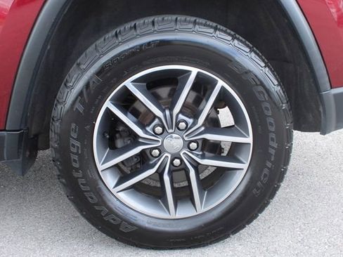 Used 2018 Jeep Grand Cherokee Limited AWD/4WD image 38