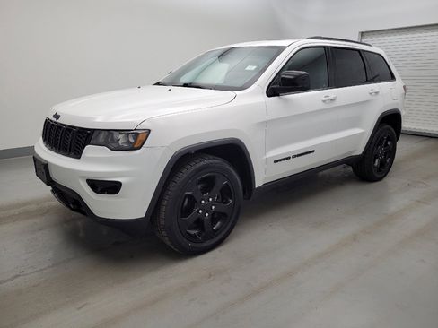 Used 2020 Jeep Grand Cherokee Laredo AWD/4WD image 2
