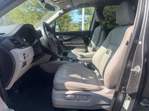 Used 2017 Honda Ridgeline RTL image 18