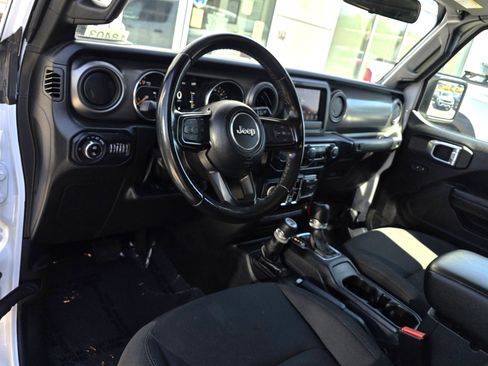 Certified 2022 Jeep Gladiator Sport AWD/4WD image 10