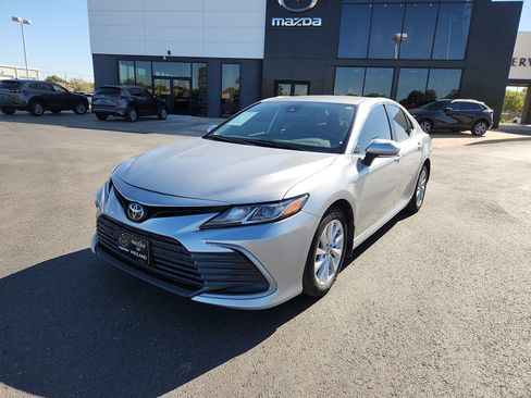 Used 2023 Toyota Camry LE image 3