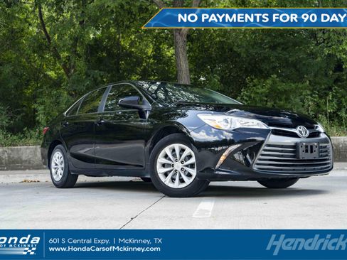 Used 2017 Toyota Camry LE FWD image 1