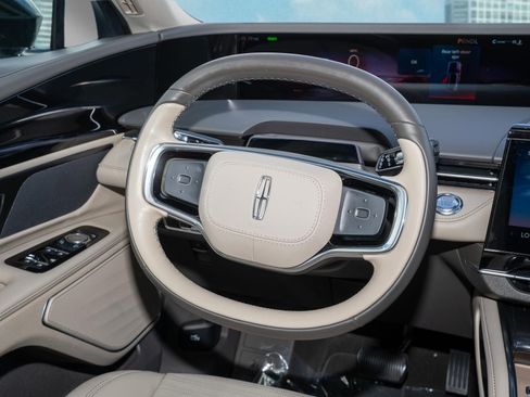 Used 2024 Lincoln Nautilus Reserve image 21