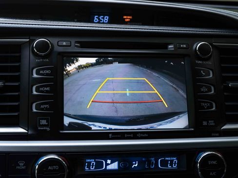Used 2016 Toyota Highlander Limited FWD image 32