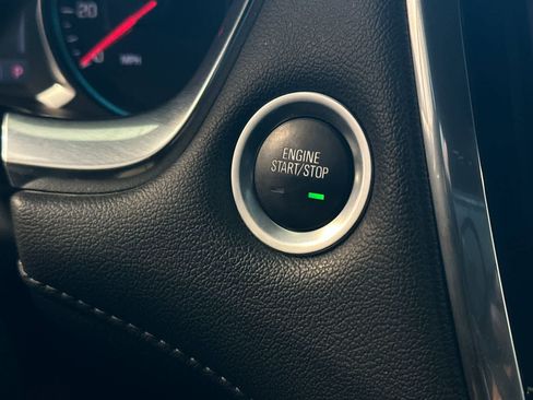 Used 2022 Chevrolet Traverse LT image 24