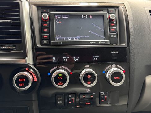 Used 2019 Toyota Sequoia Limited w/ Safety & Convenience Package image 9