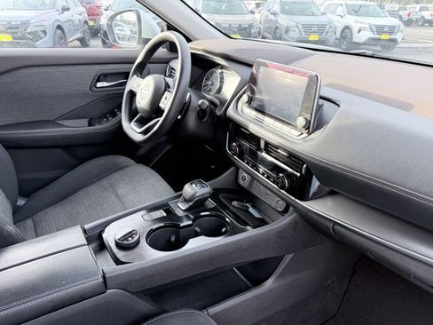 Certified 2022 Nissan Rogue SV image 17