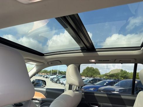 Used 2024 Toyota Grand Highlander FWD image 11