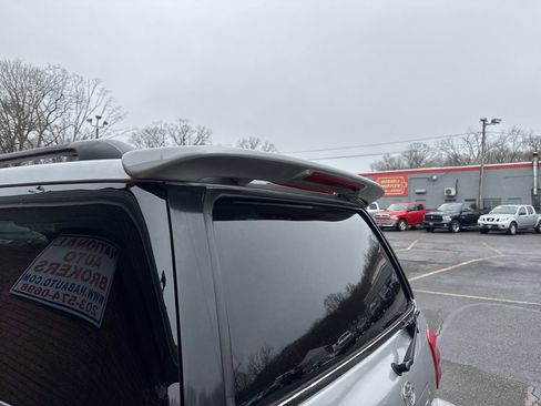 Used 2004 Toyota Sequoia SR5 image 9